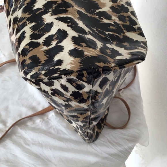 Bath & Body Works leopard print cosmetics tote. - Picture 10 of 16